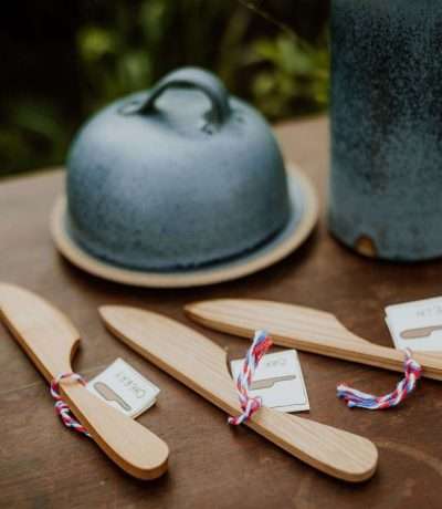 butter knives side on