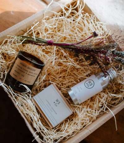 Red and relax gift set