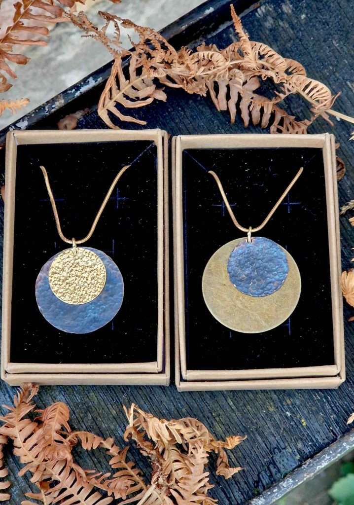 viv sun necklaces duo shot