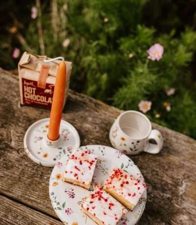 wildflower cake stand top down